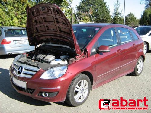Mercedes-Benz B180